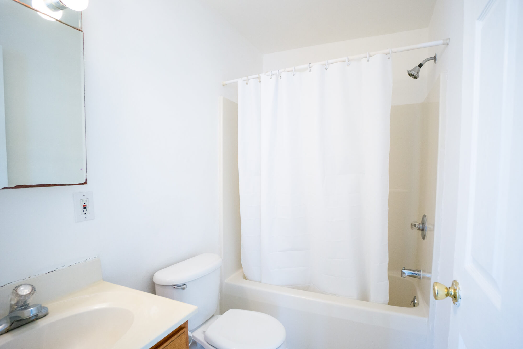 Second floor bathroom with toilet, tub, mirror, and vanity.